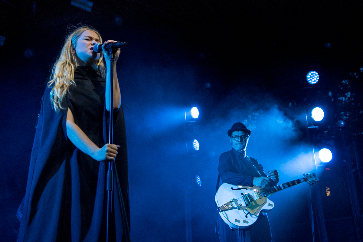 Hooverphonic @ OLT Rivierenhof, picture 1, photographed by Erwin Evrard - FrontView Magazine