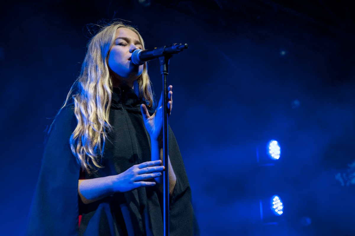 Hooverphonic @ OLT Rivierenhof, picture 3, photographed by Erwin Evrard - FrontView Magazine