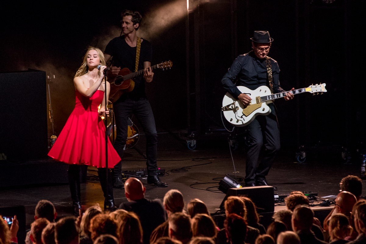 Hooverphonic @ OLT Rivierenhof, picture 13, photographed by Erwin Evrard - FrontView Magazine