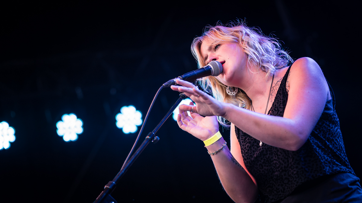 The Girl Who Cried Wolf @ Fonnefeesten, picture 4, photographed by Danny Wagemans - FrontView Magazine