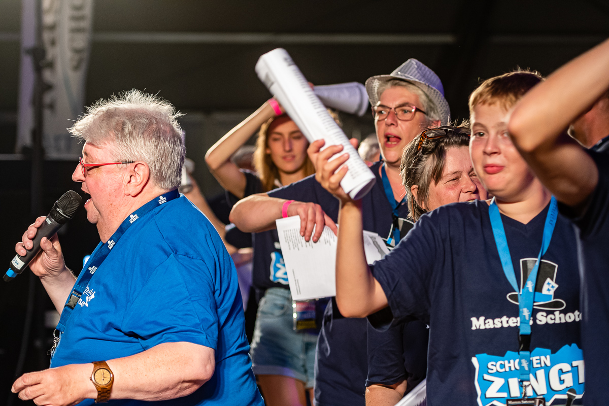 Vlaanderen Zingt (met Luc Caals) @ Schoten, picture 14, photographed by Dimitri Vanlommel - FrontView Magazine