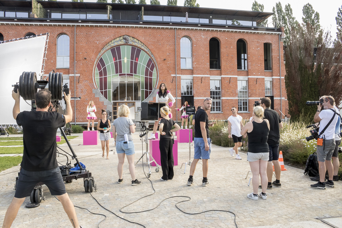 K3 - opname clip 'Altijd blijven dromen' @ Chocoladefabriek Tongeren, picture 13, photographed by Hilde  Hermans - FrontView Magazine