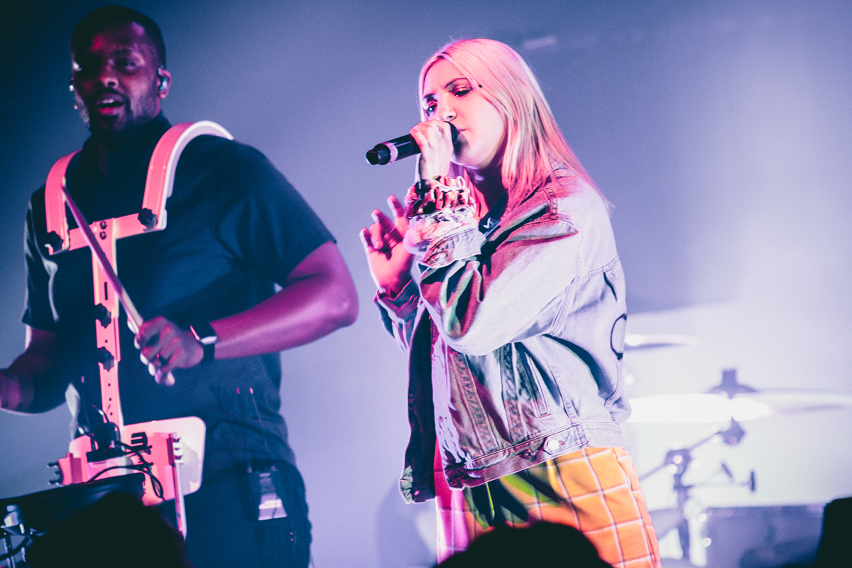 Julia Michaels @ Salle La Madeleine, picture 2, photographed by Tom Stessens - FrontView Magazine