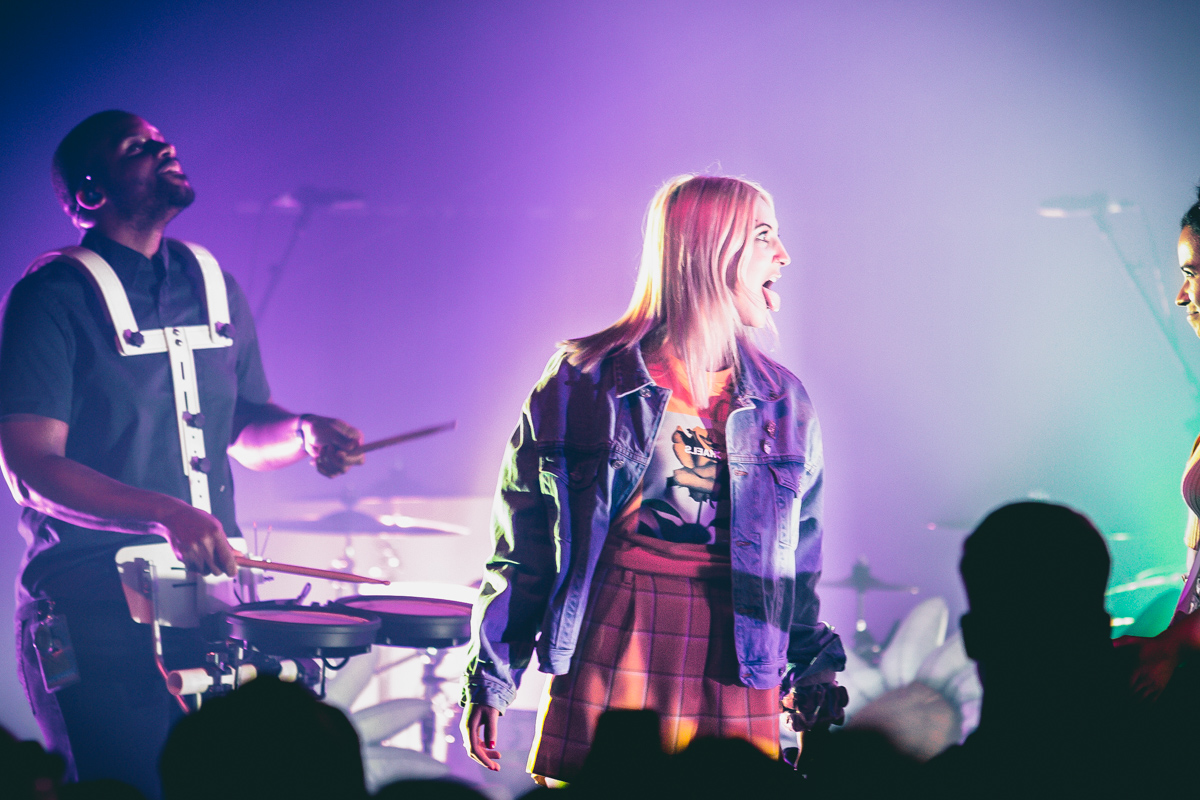 Julia Michaels @ Salle La Madeleine, picture 5, photographed by Tom Stessens - FrontView Magazine