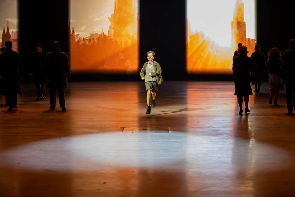 Première 40-45 voor Maja Van Honsté, Daphne Wellens en Hans De Munter @ studio 100 Pop-Up Theater, foto 7, foto's door Goele Bormans - FrontView Magazine