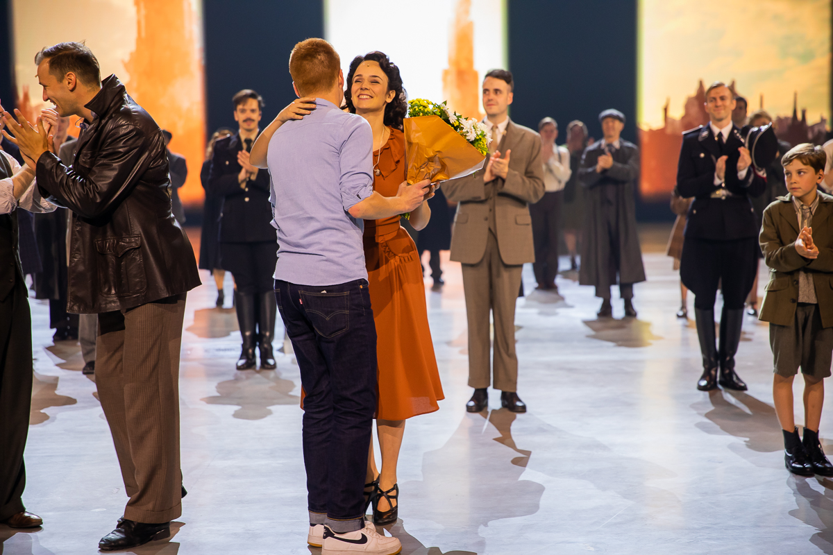 Première 40-45 voor Maja Van Honsté, Daphne Wellens en Hans De Munter @ studio 100 Pop-Up Theater, foto 35, foto's door Goele Bormans - FrontView Magazine