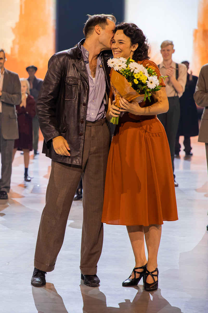 Première 40-45 voor Maja Van Honsté, Daphne Wellens en Hans De Munter @ studio 100 Pop-Up Theater, foto 36, foto's door Goele Bormans - FrontView Magazine