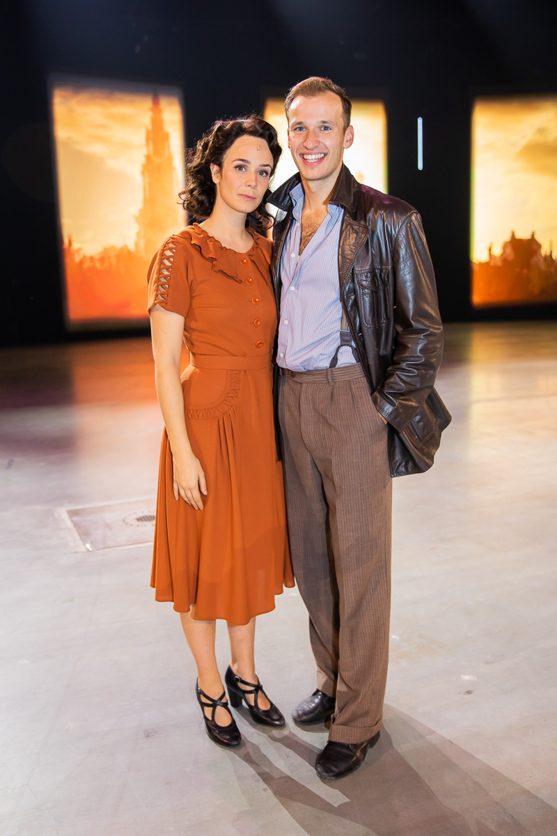 Première 40-45 voor Maja Van Honsté, Daphne Wellens en Hans De Munter @ studio 100 Pop-Up Theater, foto 54, foto's door Goele Bormans - FrontView Magazine