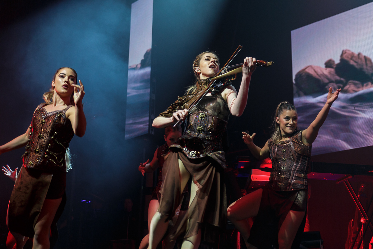 Lindsey Stirling @ Poppodium 013, picture 1, photographed by Peter Smet - FrontView Magazine