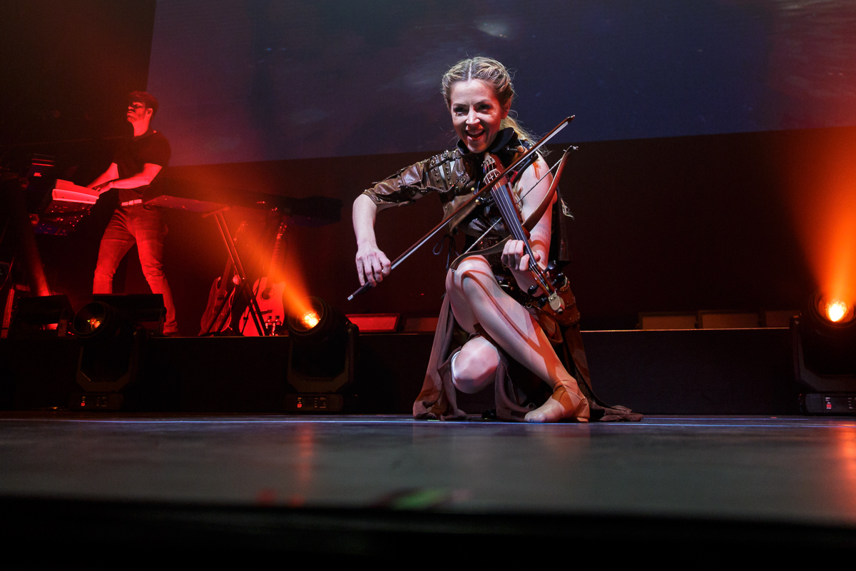 Lindsey Stirling @ Poppodium 013, picture 2, photographed by Peter Smet - FrontView Magazine