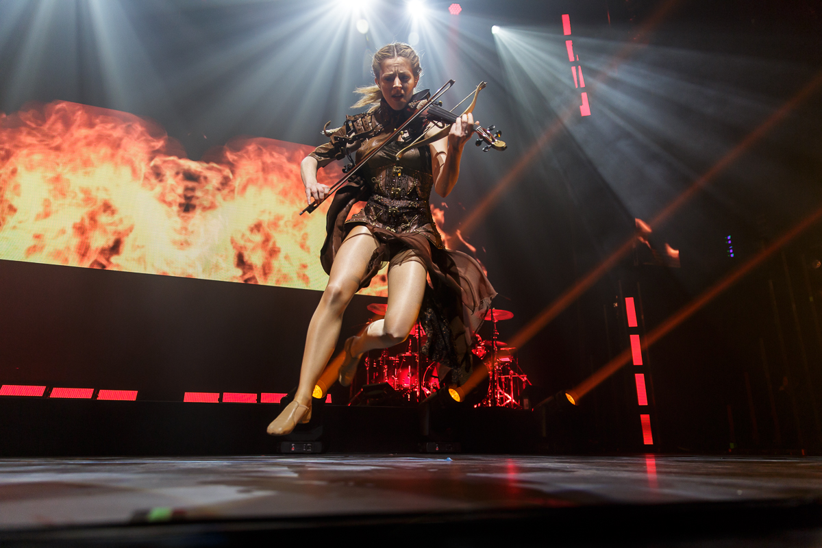 Lindsey Stirling @ Poppodium 013, picture 10, photographed by Peter Smet - FrontView Magazine