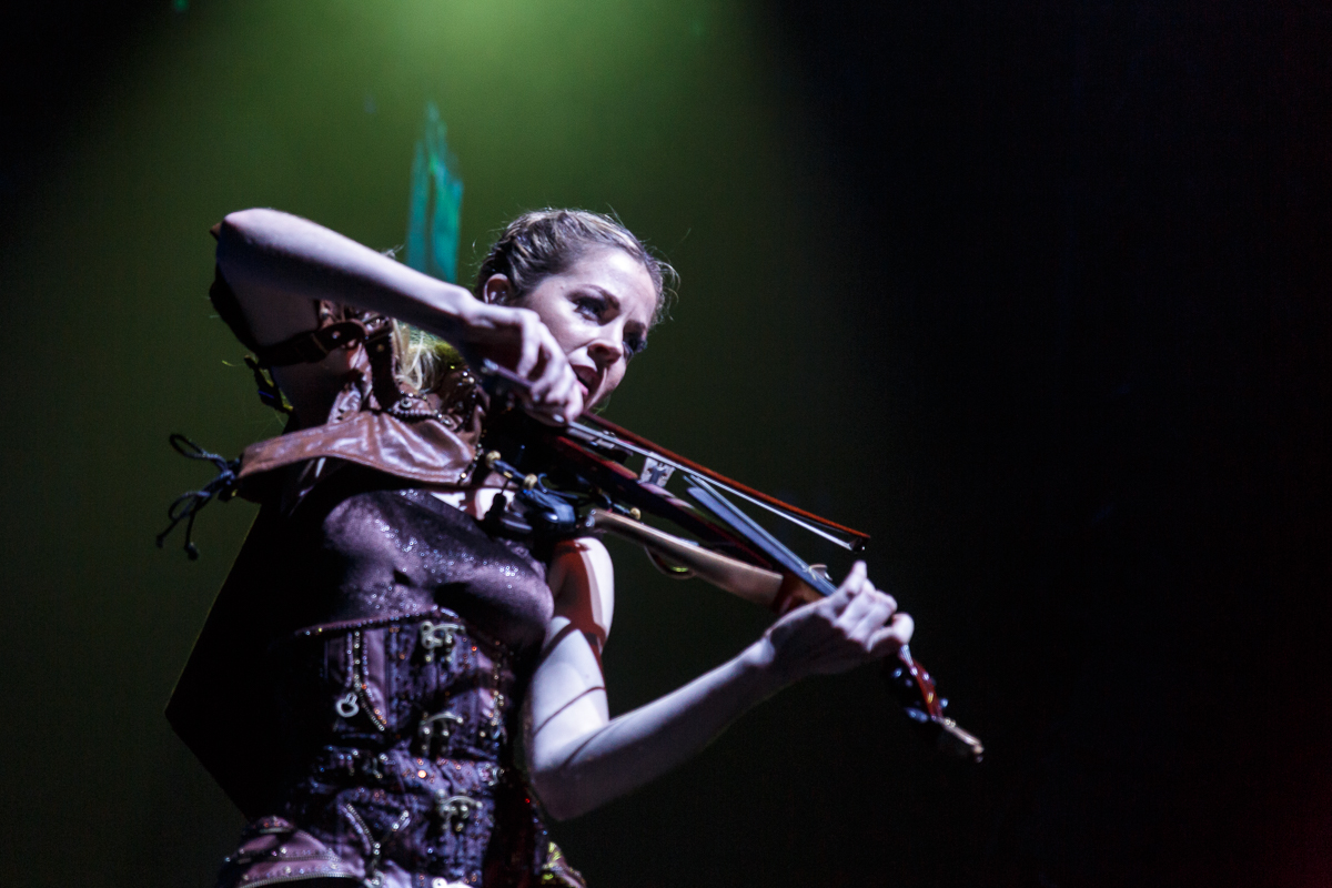 Lindsey Stirling @ Poppodium 013, picture 13, photographed by Peter Smet - FrontView Magazine