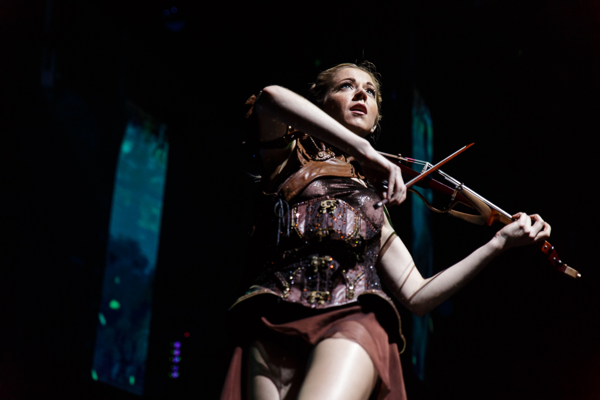 Lindsey Stirling @ Poppodium 013, picture 14, photographed by Peter Smet - FrontView Magazine