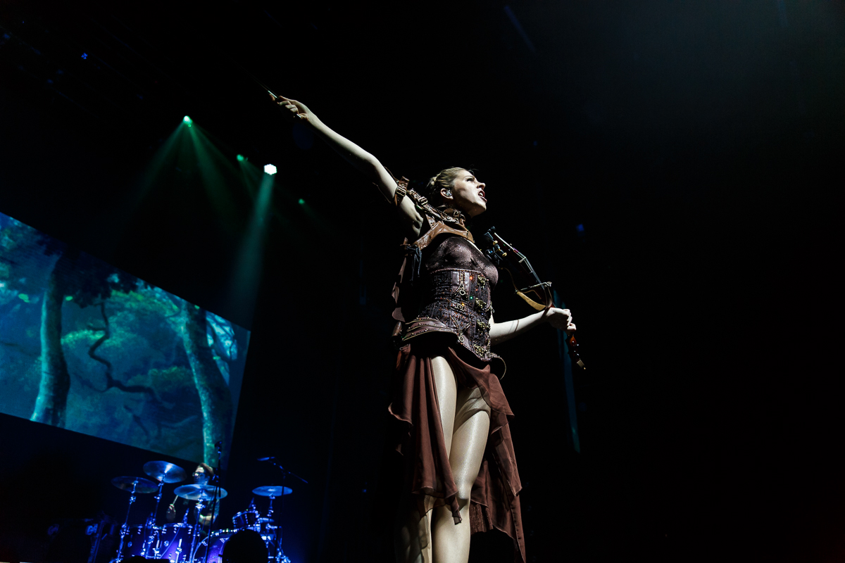 Lindsey Stirling @ Poppodium 013, picture 15, photographed by Peter Smet - FrontView Magazine