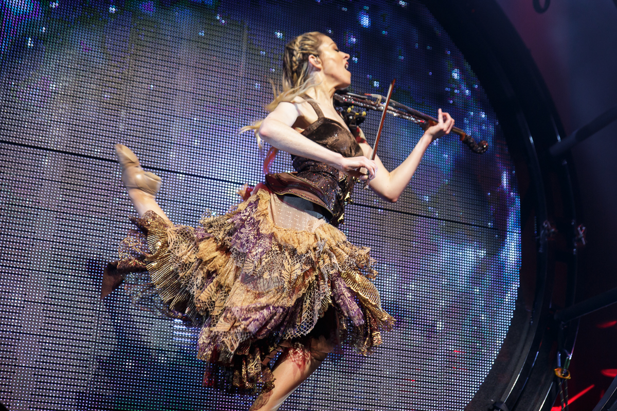Lindsey Stirling @ Poppodium 013, picture 20, photographed by Peter Smet - FrontView Magazine