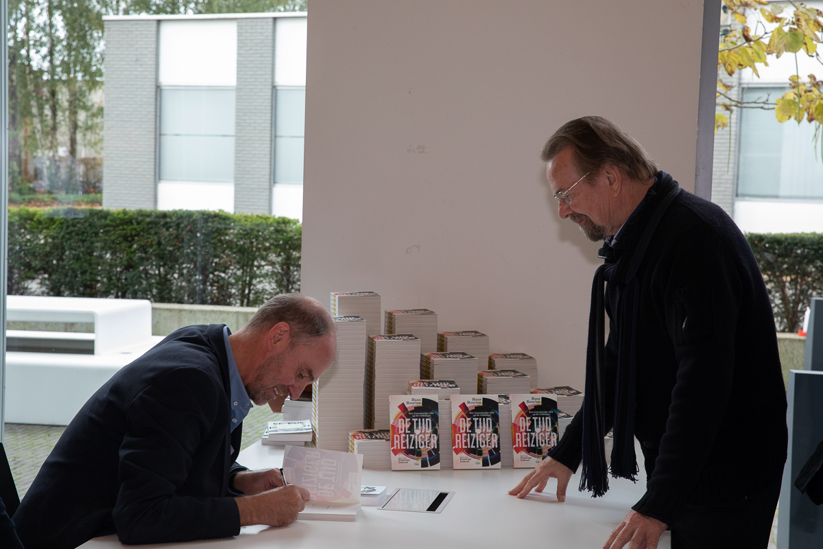 Boekvoorstelling "De tijdreiziger" van Hans Bourlon @ Studio 100, picture 1, photographed by dirk janssens - FrontView Magazine