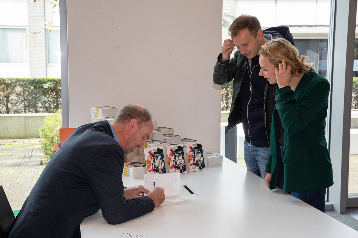 Boekvoorstelling "De tijdreiziger" van Hans Bourlon @ Studio 100, picture 2, photographed by dirk janssens - FrontView Magazine
