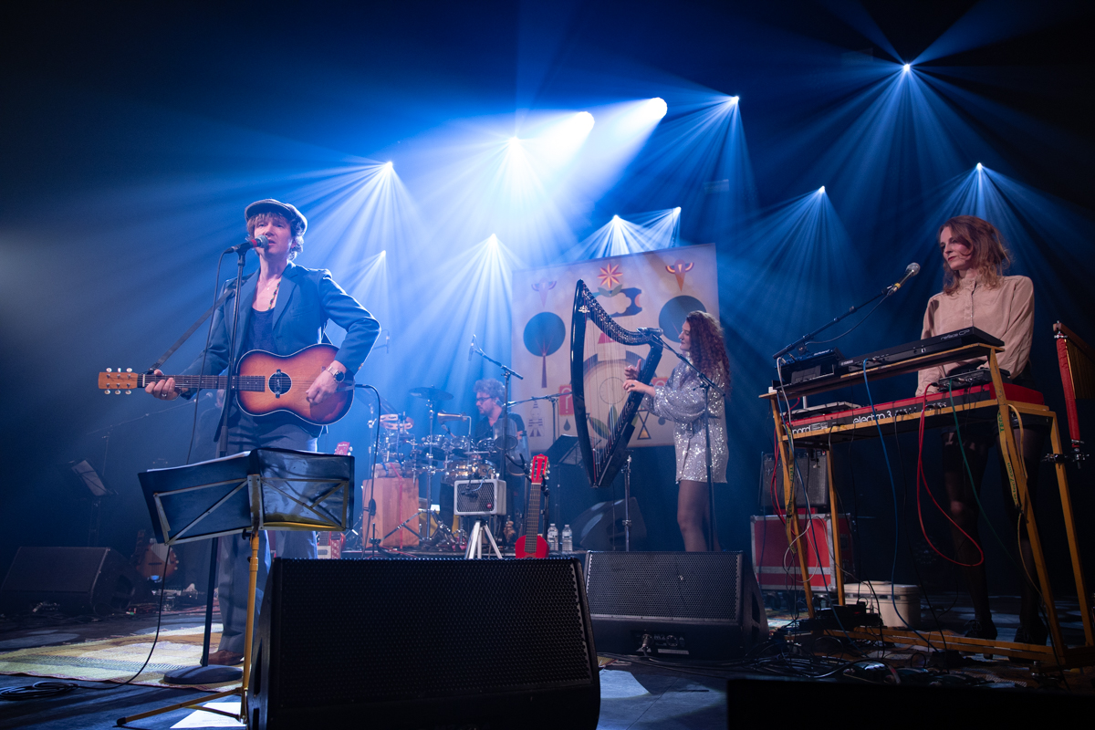 Stef Kamil Carlens @ Ancienne Belgique, picture 11, photographed by David Johnson - FrontView Magazine