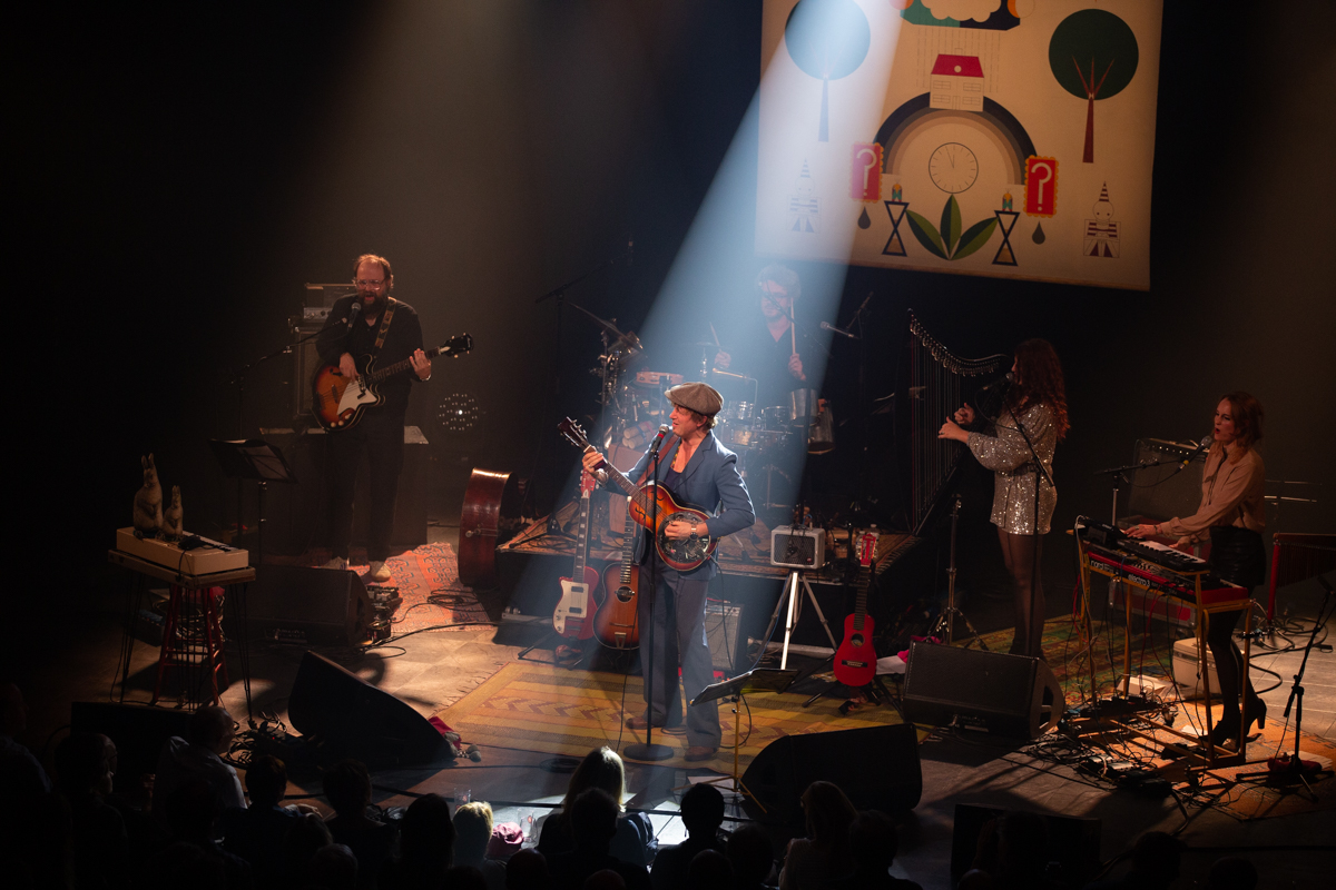 Stef Kamil Carlens @ Ancienne Belgique, picture 39, photographed by David Johnson - FrontView Magazine