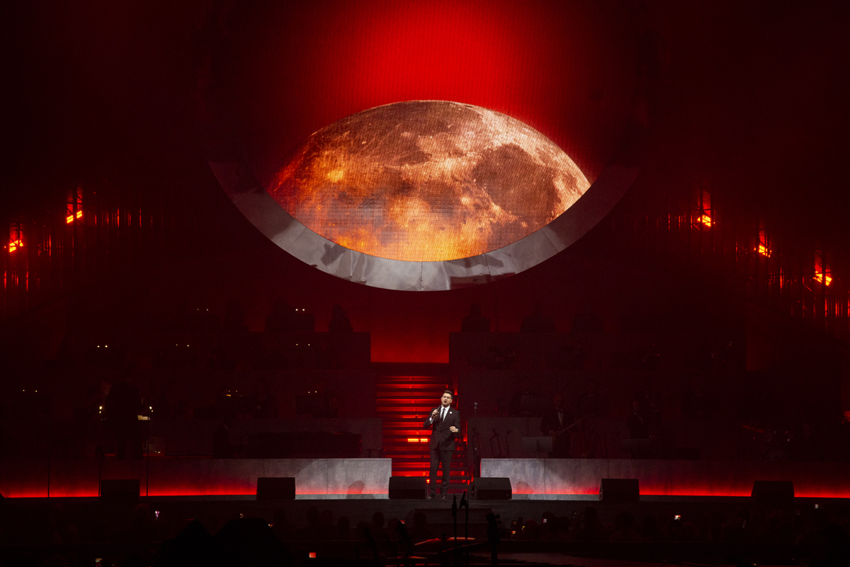 Michael Bublé @ Sportpaleis, picture 4, photographed by Sandra Van Watermeulen - FrontView Magazine