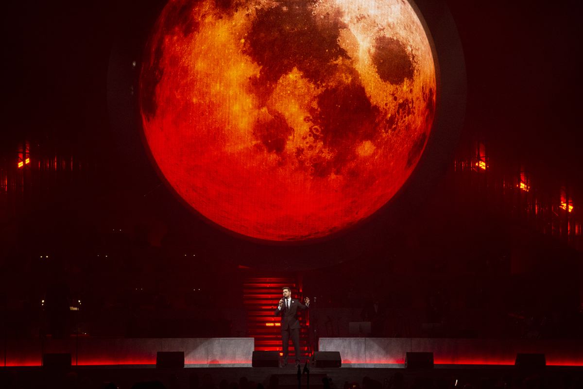 Michael Bublé @ Sportpaleis, picture 6, photographed by Sandra Van Watermeulen - FrontView Magazine