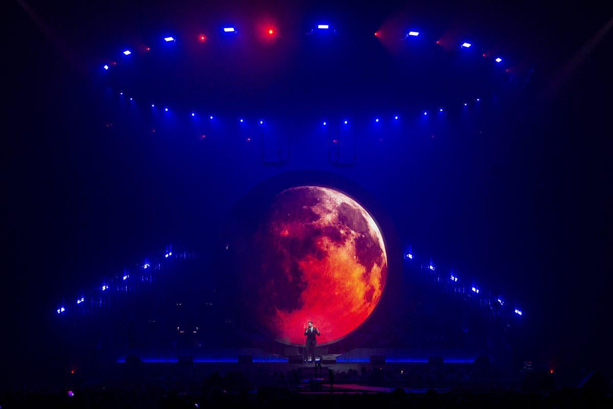 Michael Bublé @ Sportpaleis, picture 7, photographed by Sandra Van Watermeulen - FrontView Magazine