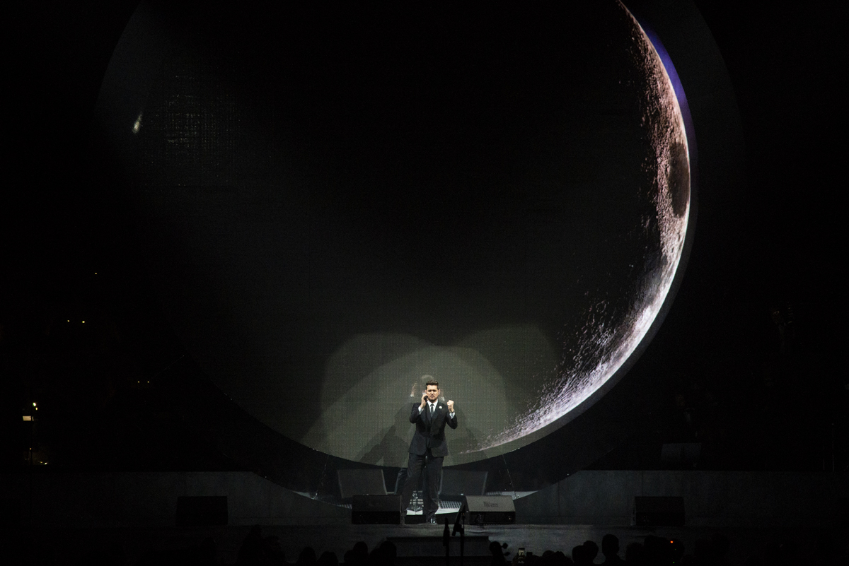 Michael Bublé @ Sportpaleis, picture 9, photographed by Sandra Van Watermeulen - FrontView Magazine