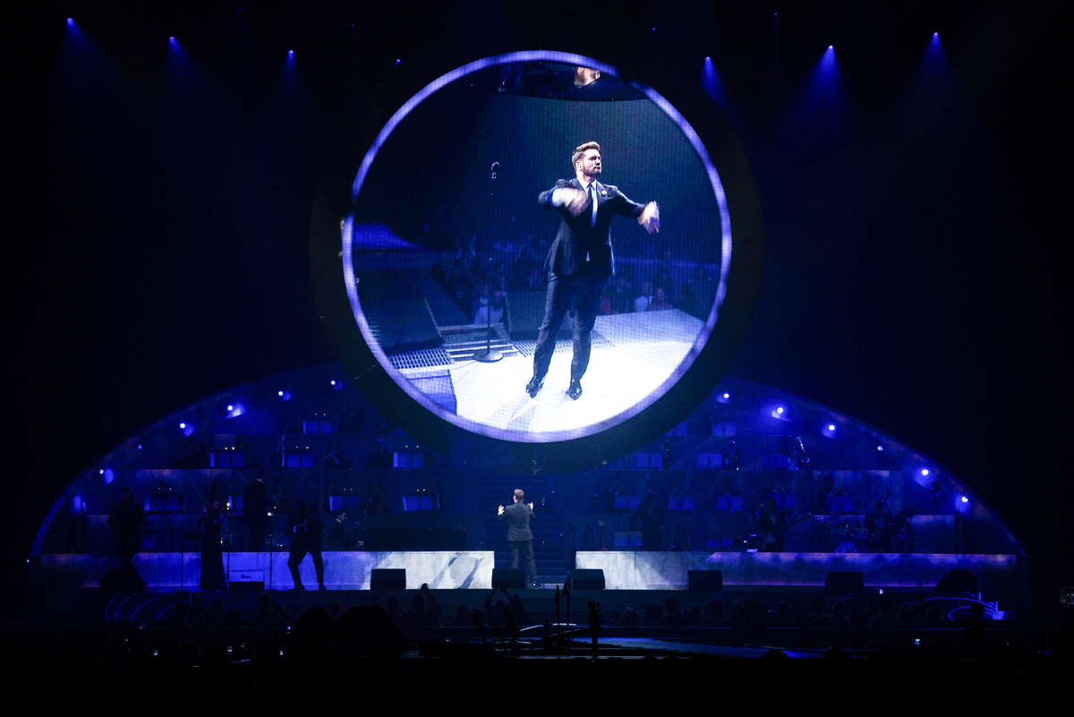Michael Bublé @ Sportpaleis, picture 10, photographed by Sandra Van Watermeulen - FrontView Magazine