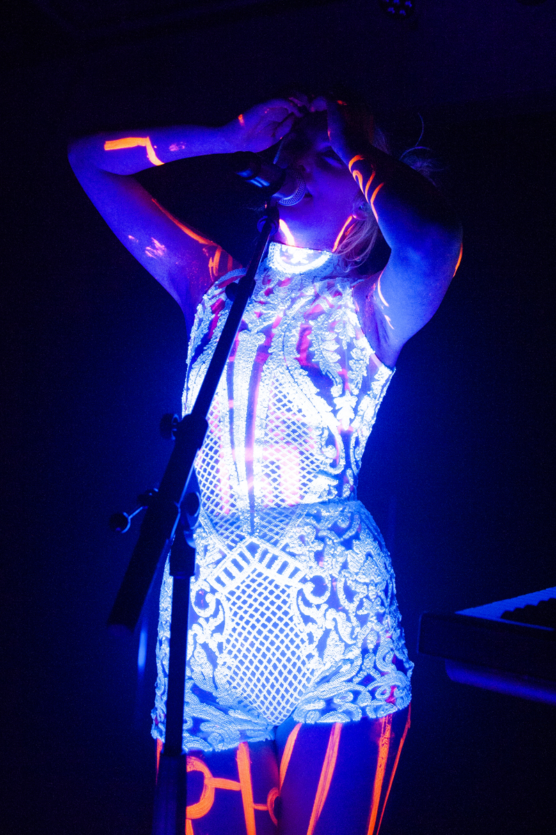 Lydmor @ Trix Club, picture 1, photographed by Sandra Van Watermeulen - FrontView Magazine