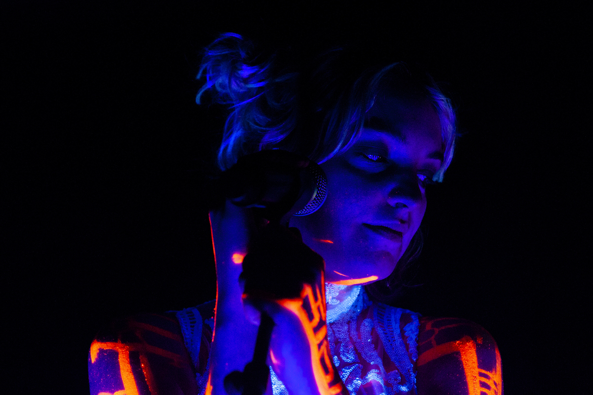Lydmor @ Trix Club, picture 2, photographed by Sandra Van Watermeulen - FrontView Magazine