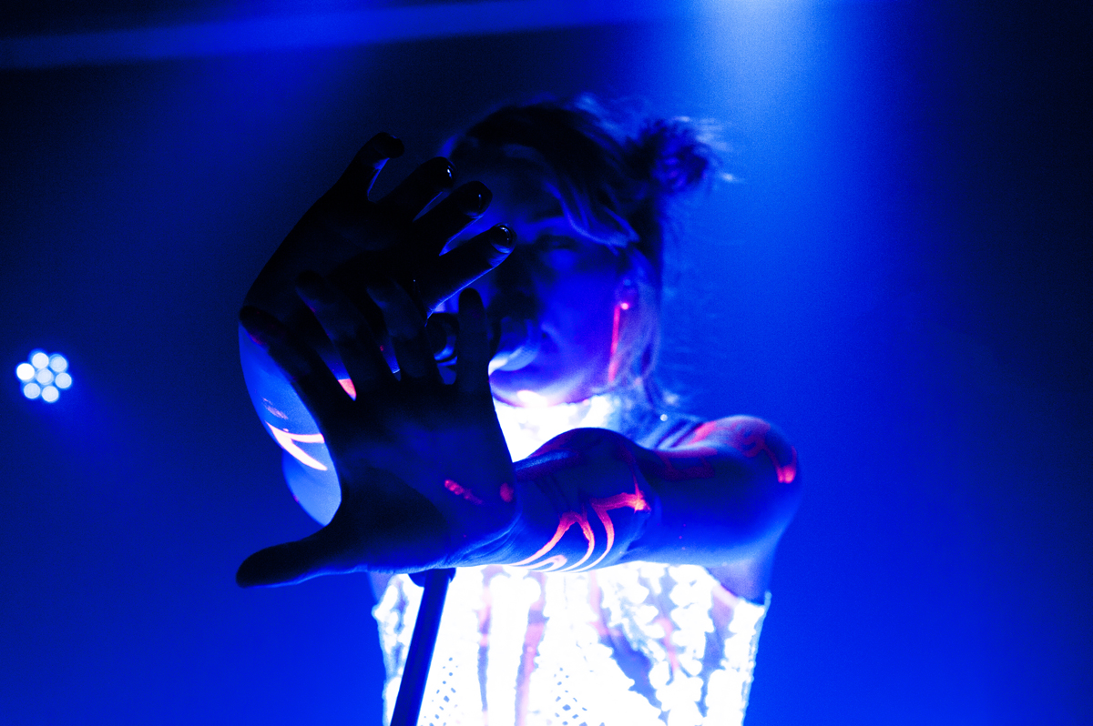 Lydmor @ Trix Club, picture 6, photographed by Sandra Van Watermeulen - FrontView Magazine