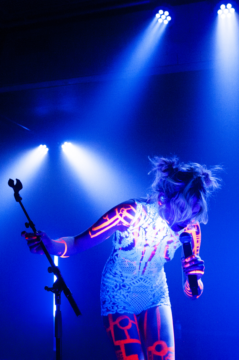 Lydmor @ Trix Club, picture 7, photographed by Sandra Van Watermeulen - FrontView Magazine