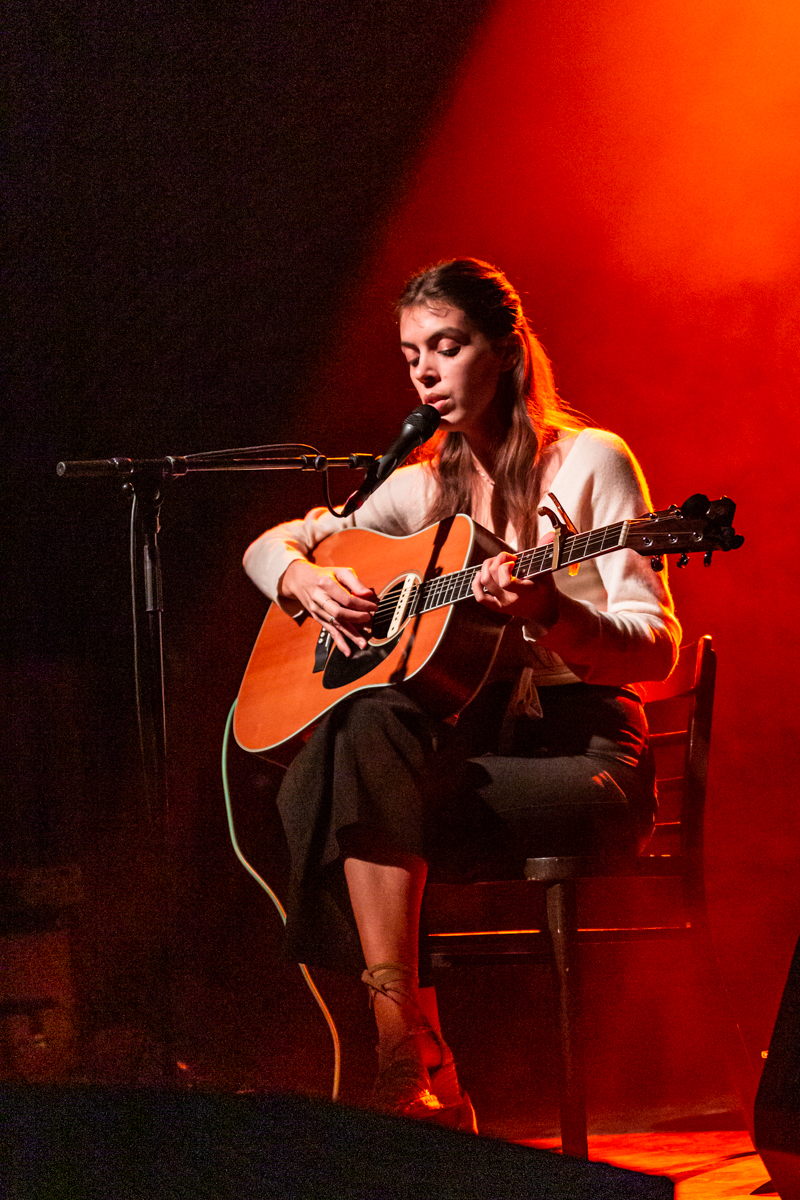 Julie Byrne @ Ancienne Belgique, picture 2, photographed by David Johnson - FrontView Magazine