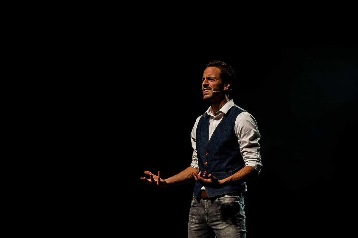 Guga Baul @ De Warande Turnhout, picture 8, photographed by Gert Daemen - FrontView Magazine
