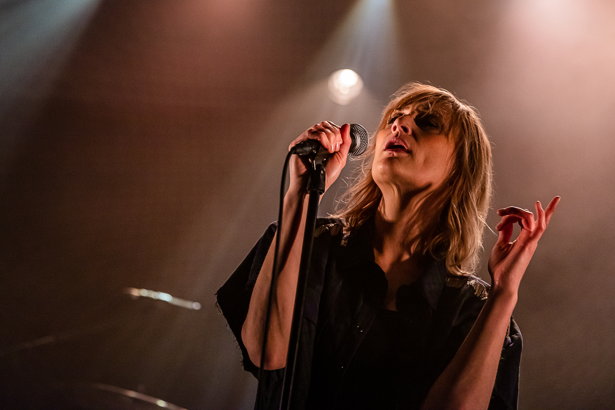 Geike Arnaert @ De Casino, picture 6, photographed by Chris Lippens - FrontView Magazine