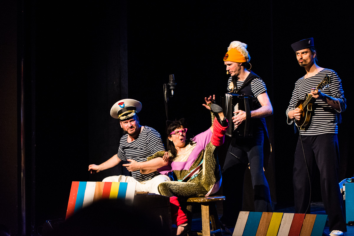 Kapitein Winokio 15 jaar handjes draaien @ Bourla Schouwburg, picture 5, photographed by FrontView Magazine