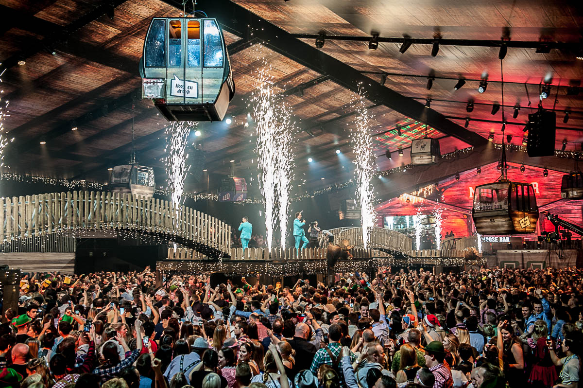 Moose Bar XXL @ sportpaleis, picture 1, photographed by Gert Daemen - FrontView Magazine