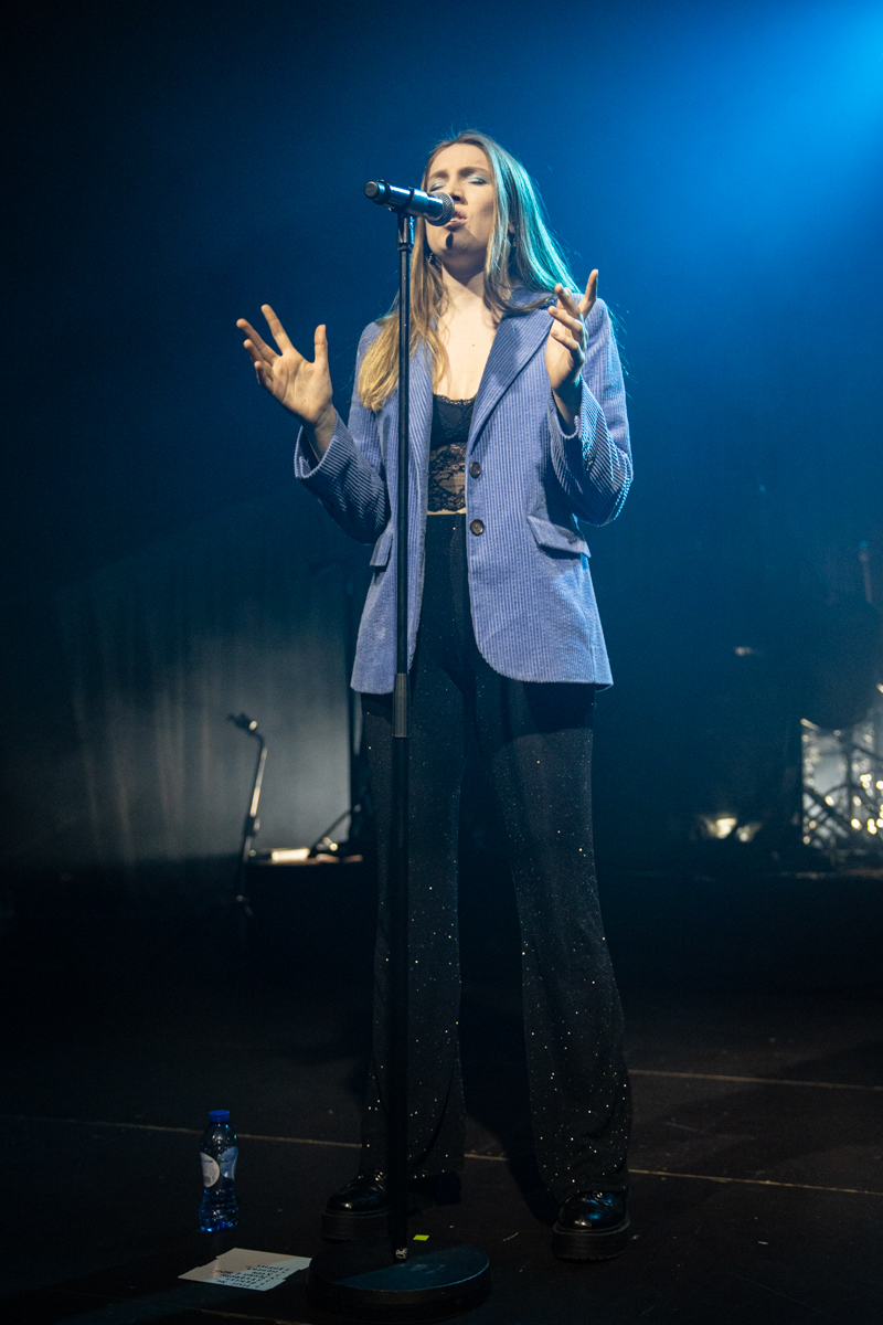Blanche @ La Madeleine, picture 4, photographed by David Johnson - FrontView Magazine
