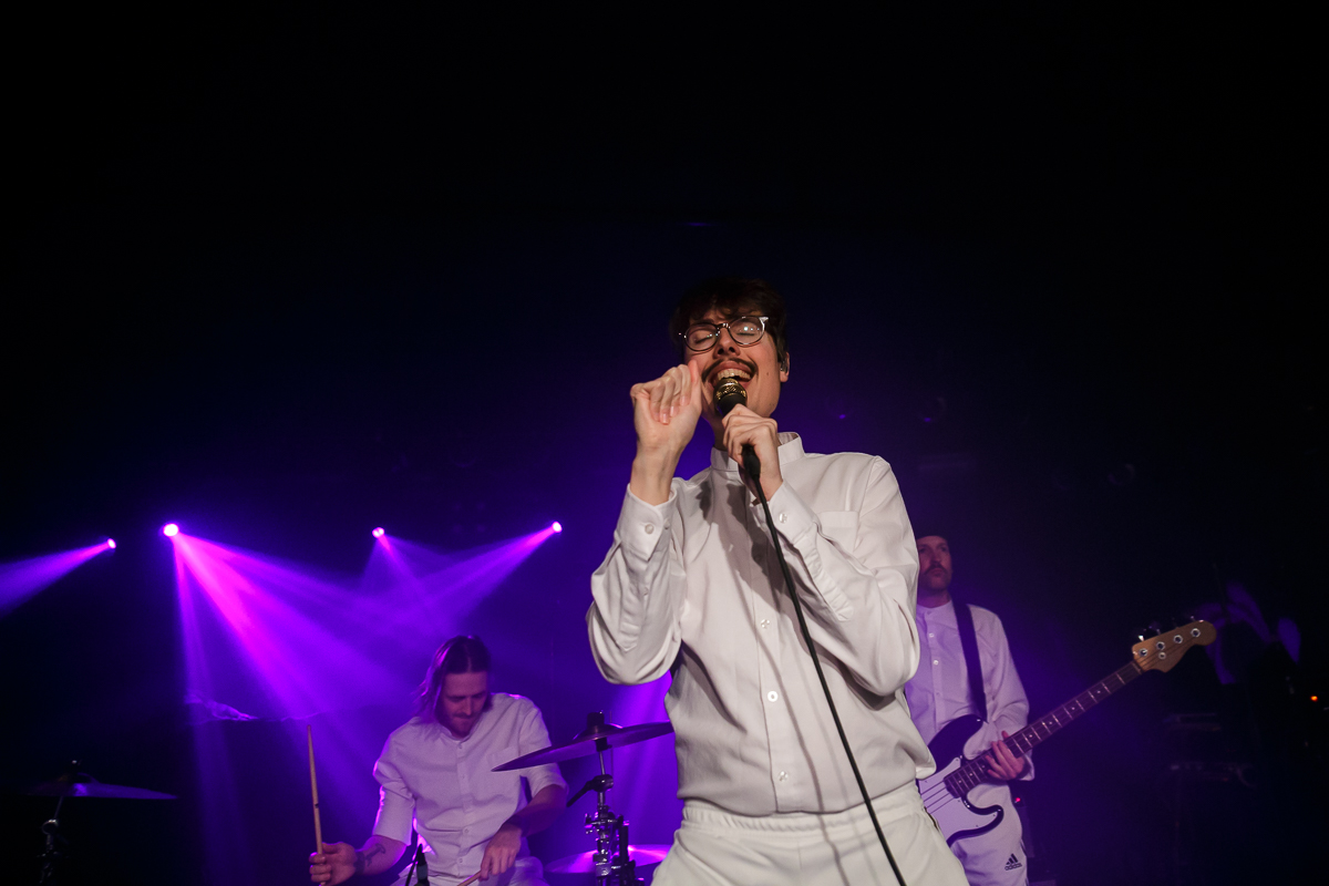 Joywave @ Trix Club, picture 6, photographed by Peter Smet - FrontView Magazine