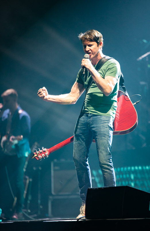 James Blunt @ Vorst Nationaal, foto 10, foto's door Heidi Nys - FrontView Magazine