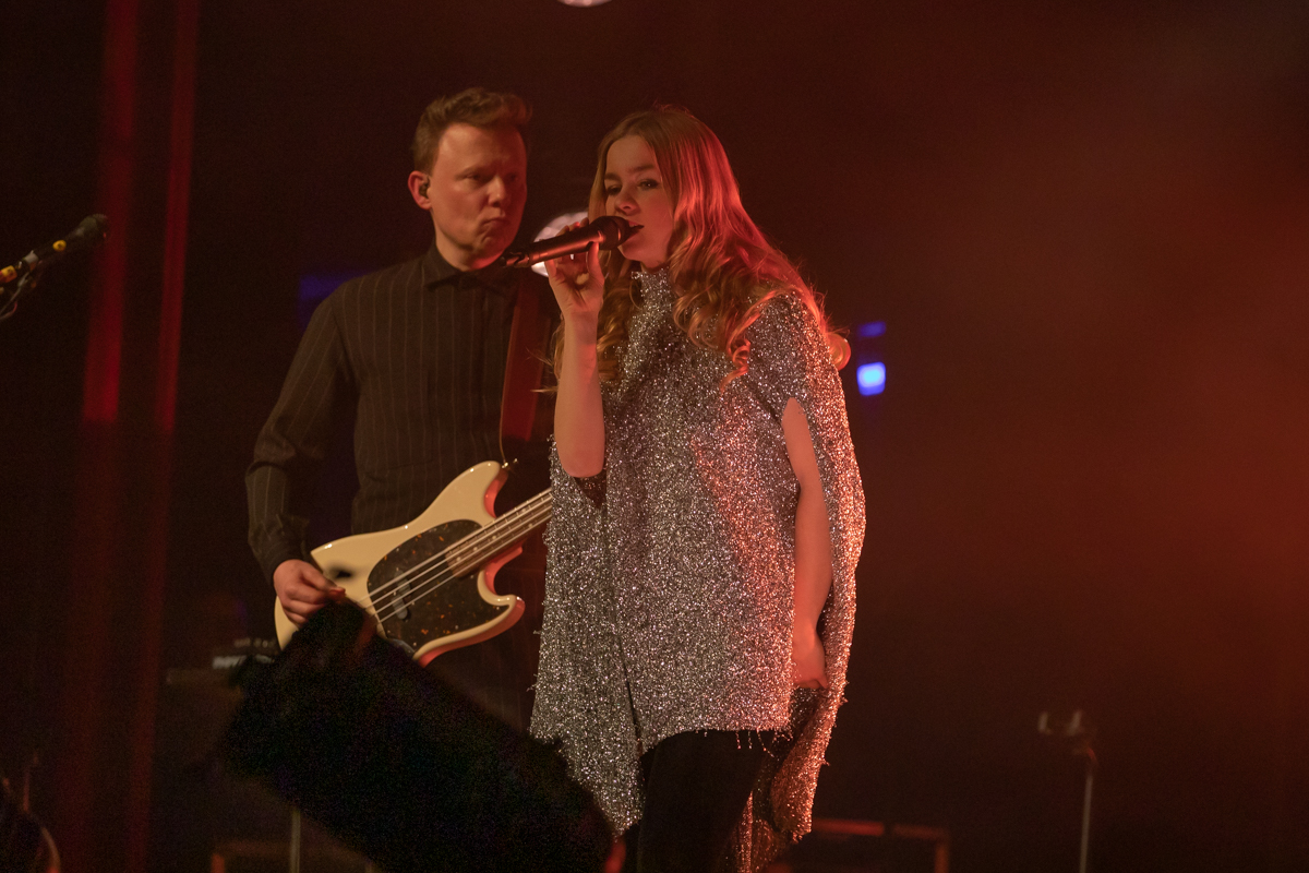 Hooverphonic @ De Roma, picture 6, photographed by dirk janssens - FrontView Magazine