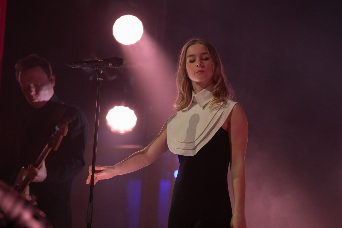 Hooverphonic @ De Roma, picture 14, photographed by dirk janssens - FrontView Magazine