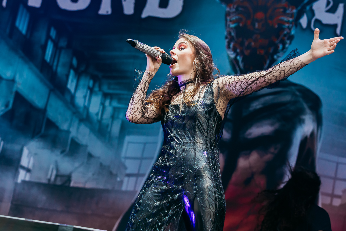 Beyond The Black @ Autoarena Oberhausen, picture 1, photographed by Dorien Goetschalckx - FrontView Magazine