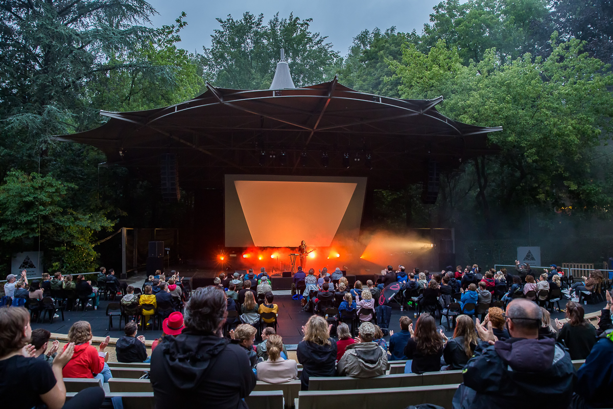 Eefje de Visser @ OLT Rivierenhof, picture 4, photographed by Dorien Goetschalckx - FrontView Magazine