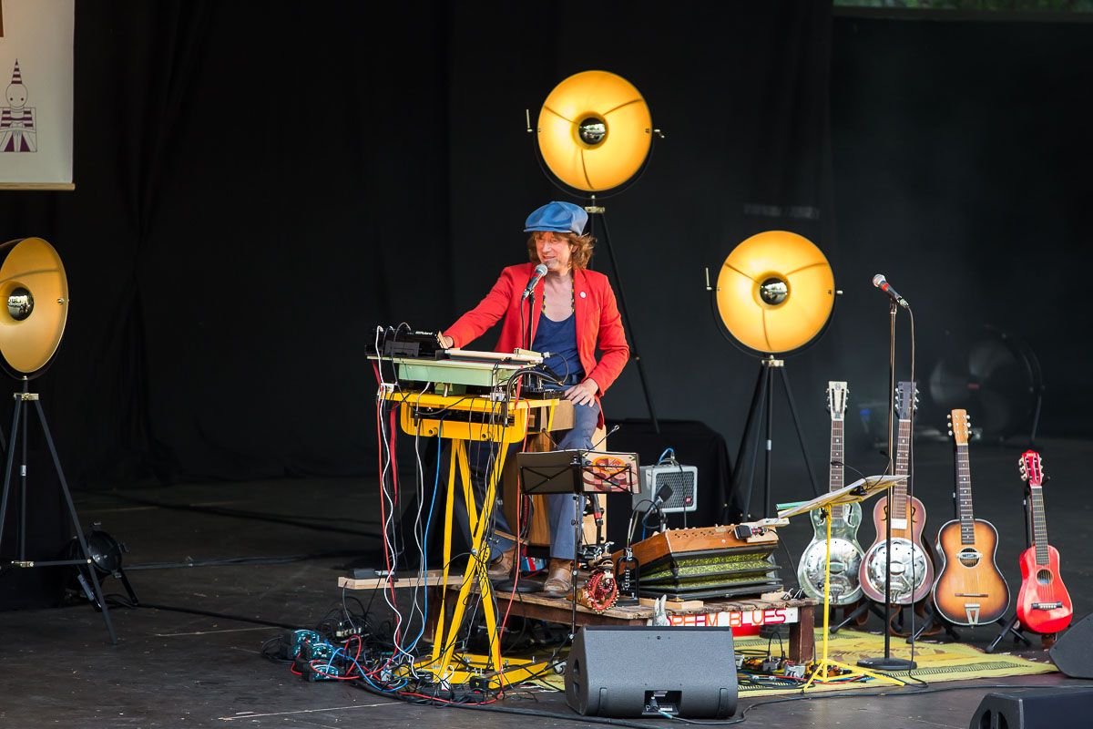 Stef Kamil Carlens (solo) @ OLT Rivierenhof, picture 1, photographed by Marc Verdonck - FrontView Magazine