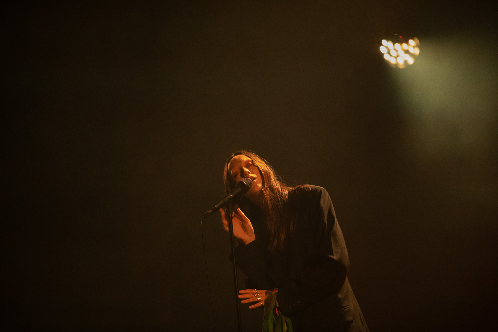 Tessa Dixson @ Ancienne Belgique, picture 2, photographed by Jürgen Bruynooghe - FrontView Magazine