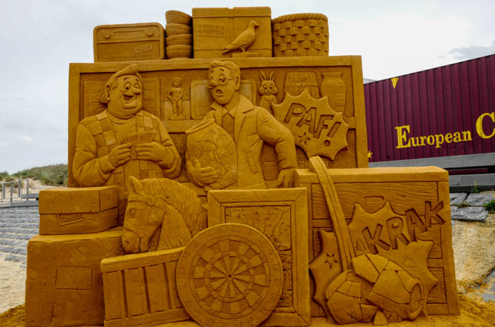 Opbouw Zandsculpturenfestival FC De Kampioenen @ Westende, picture 44, photographed by Peter Minnebo - FrontView Magazine