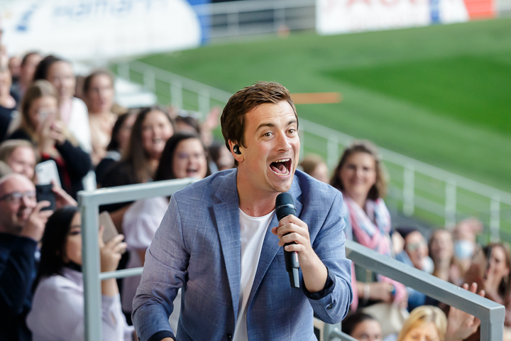 Niels Destadsbader Het dak eraf - Ghelamco Arena, foto 5, foto's door Peter Smet - FrontView Magazine