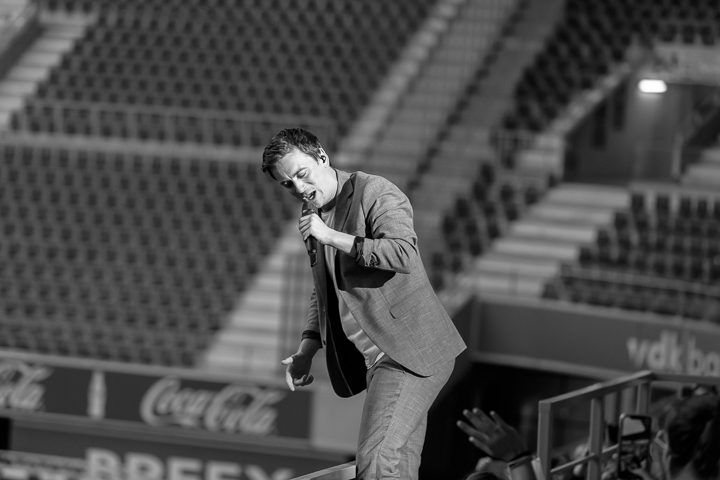 Niels Destadsbader Het dak eraf - Ghelamco Arena, foto 8, foto's door Peter Smet - FrontView Magazine