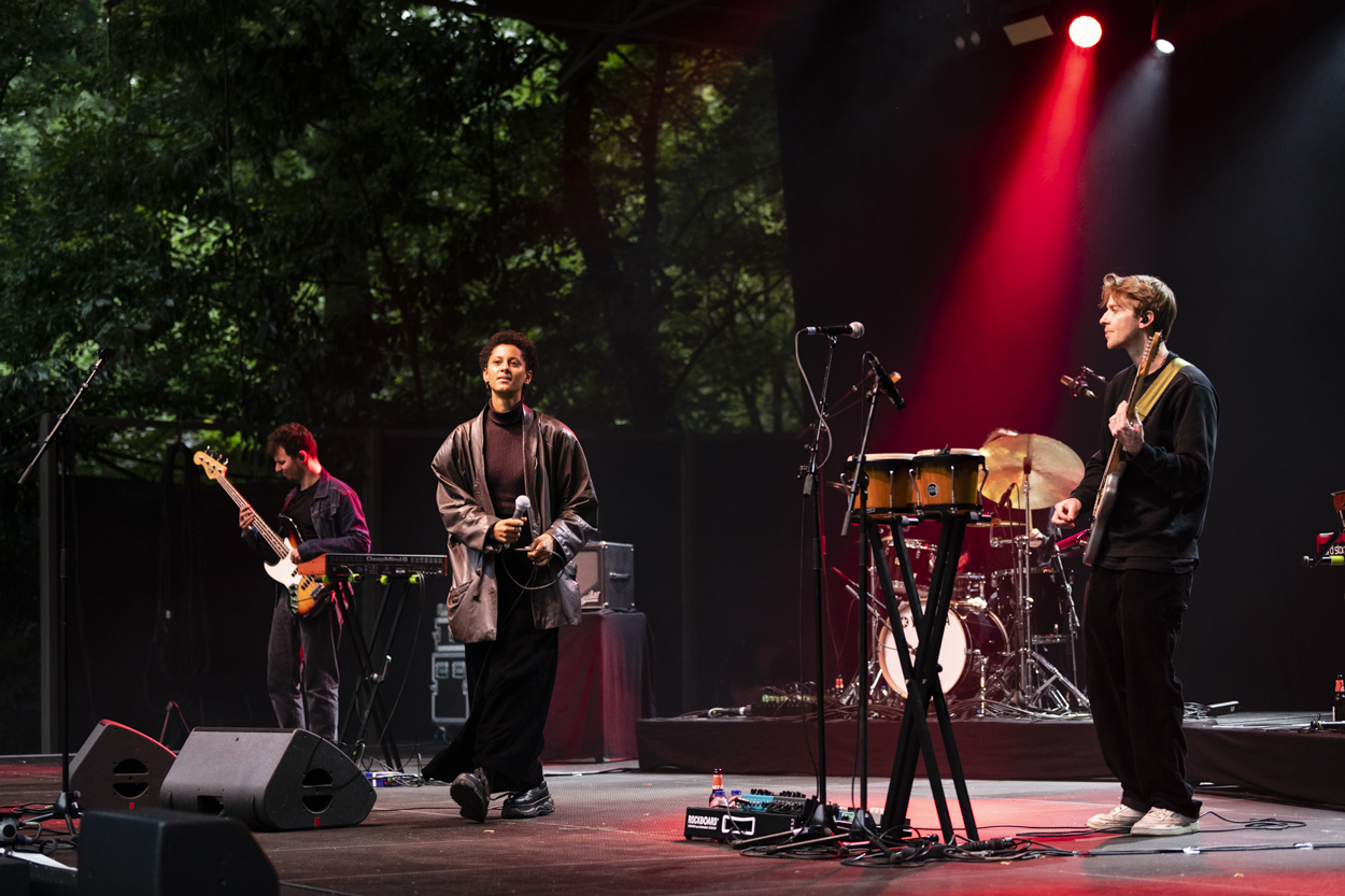 EMY @ OLT Rivierenhof, picture 3, photographed by Sandra Van Watermeulen - FrontView Magazine